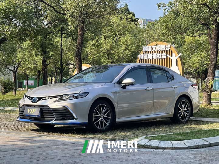 Toyota Camry Hybrid Luxury