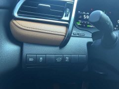 Toyota Camry Hybrid Luxury - ფოტო 12