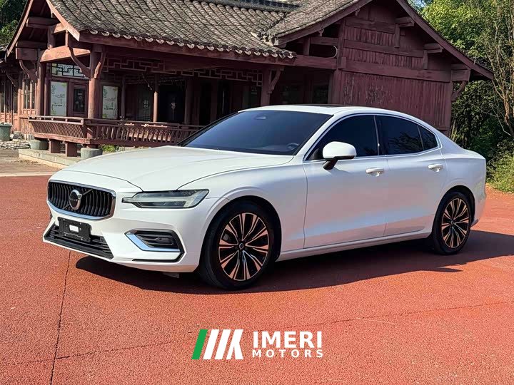Volvo S60 B4 Smart Luxury Edition - ავტომობილი ჩინეთიდან