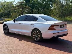 Volvo S60 B4 Smart Luxury Edition - ფოტო 7