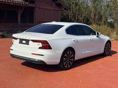 Volvo S60 B4 Smart Luxury Edition - ფოტო 9