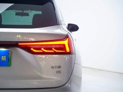 AITO Blue Electric E5 1.5L DE-i 100KM Comfort 5-Seater - ფოტო 13