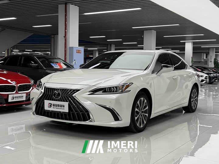 Lexus ES 2022 300h Excellence Edition - ავტომობილი ჩინეთიდან