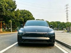 Tesla Model Y Rear-Wheel Drive - ფოტო 3