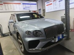 Bentley Bentayga 4.0T V8 Long Wheelbase - ფოტო 5