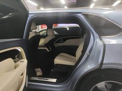 Bentley Bentayga 4.0T V8 Long Wheelbase - ფოტო 8