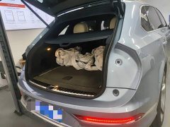 Bentley Bentayga 4.0T V8 Long Wheelbase - ფოტო 9