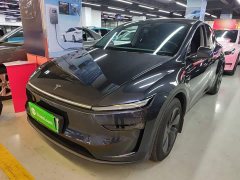 Tesla Model Y Rear-Wheel Drive - ფოტო 2