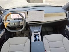 Volvo XC70 Plug-in Hybrid 2026 Two-Wheel Drive Long Range Core - ფოტო 10