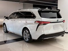 Toyota Sienna 2023 2.5L Hybrid Premium Edition - ფოტო 10