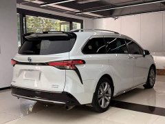 Toyota Sienna 2023 2.5L Hybrid Premium Edition - ფოტო 11