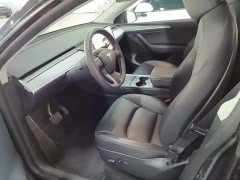 Tesla Model Y Rear-Wheel Drive - ფოტო 15