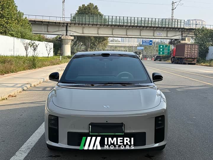 Li Auto i6 2WD Edition - ავტომობილი ჩინეთიდან
