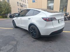 Tesla Model Y Rear-Wheel Drive - ფოტო 4