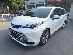 Toyota Sienna 2021 2.5L Hybrid Premium Edition - ფოტო 2