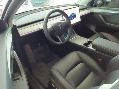 Tesla Model Y Rear-Wheel Drive - ფოტო 16