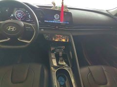 Hyundai Elantra 2022 1.5L CVT Luxury - ფოტო 13