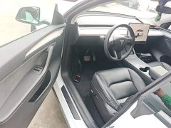 Tesla Model Y Rear-Wheel Drive - ფოტო 16