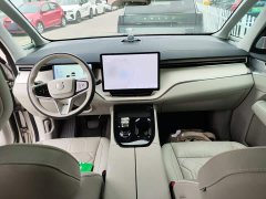 Volvo EM90 2025 Ultra Six-Seater - ფოტო 10