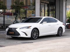 Lexus ES 300h Premium Edition - ფოტო 1