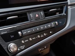 Lexus ES 300h Premium Edition - ფოტო 17