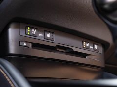 Lexus ES 300h Premium Edition - ფოტო 18