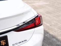 Lexus ES 300h Premium Edition - ფოტო 7