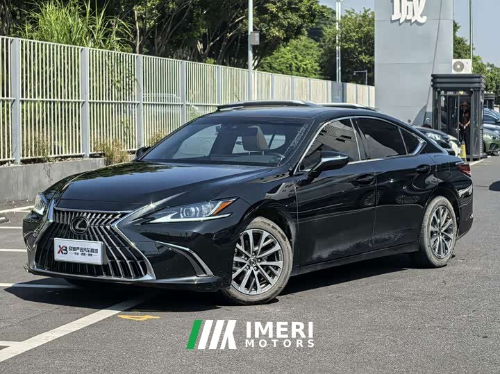 Lexus ES 300h Excellence Edition - ავტომობილი ჩინეთიდან