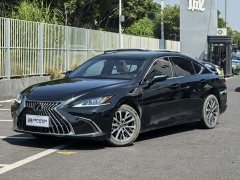 Lexus ES 300h Excellence Edition - ფოტო 1