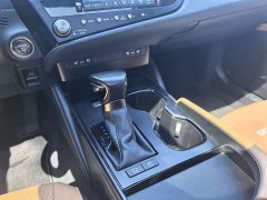 Lexus ES 300h Excellence Edition - ფოტო 15