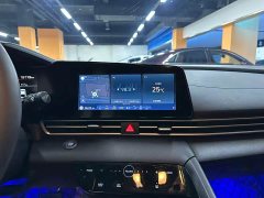 Hyundai Elantra 1.5L CVT Luxury - ფოტო 11