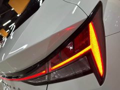 Hyundai Elantra 1.5L CVT Luxury - ფოტო 14