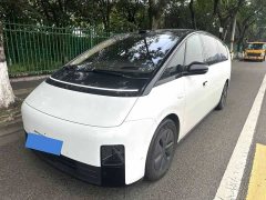 Li Auto MEGA Home Family Edition - ფოტო 1