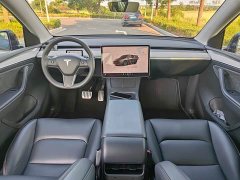 Tesla Model Y Long Range All-Wheel Drive - ფოტო 12