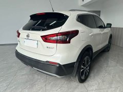 Nissan Qashqai 2.0L CVT XV Premium Luxury - ფოტო 4