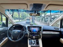 Toyota Alphard Hybrid 2.5L Luxury - ფოტო 14