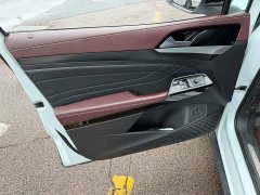 Volkswagen ID.6 CROZZ 2021 Long Range PURE Edition - ფოტო 6