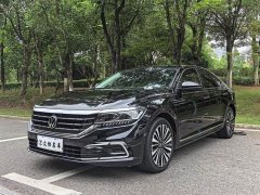 Volkswagen Passat 330TSI Luxury - ფოტო 1