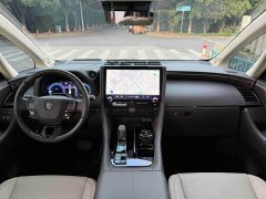 Toyota Vellfire Crown Hybrid 2.5L Executive Premier Edition - ფოტო 14