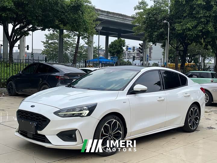 Ford Focus Sedan EcoBoost 180 Automatic ST Line - ავტომობილი ჩინეთიდან
