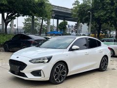 Ford Focus Sedan EcoBoost 180 Automatic ST Line - ფოტო 1