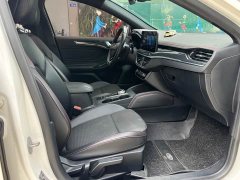 Ford Focus Sedan EcoBoost 180 Automatic ST Line - ფოტო 20