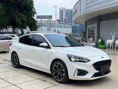 Ford Focus Sedan EcoBoost 180 Automatic ST Line - ფოტო 3
