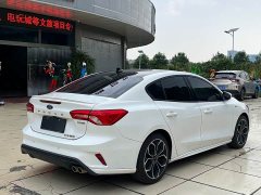 Ford Focus Sedan EcoBoost 180 Automatic ST Line - ფოტო 6