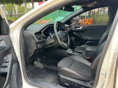 Ford Focus Sedan EcoBoost 180 Automatic ST Line - ფოტო 9