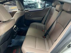 Lexus ES 300h Premium Edition - ფოტო 10