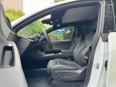 Tesla Model Y L Long Range All-Wheel Drive - ფოტო 6