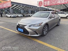 Lexus ES 300h Excellence - ფოტო 1