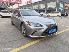 Lexus ES 300h Excellence - ფოტო 3