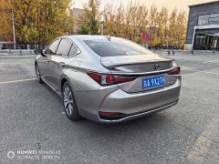 Lexus ES 300h Excellence - ფოტო 7